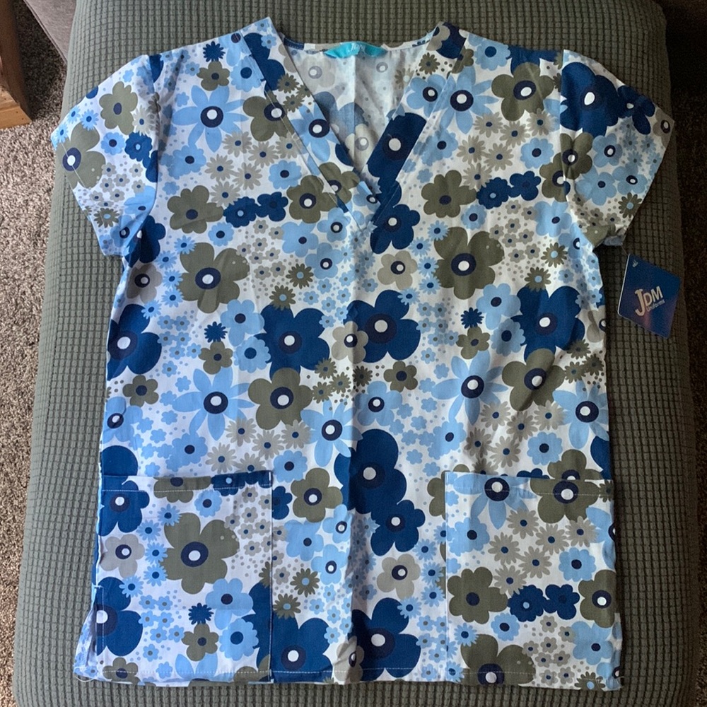 Flower scrub top